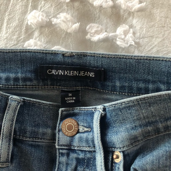 Calvin Klein Jeans size 26 medium wash - Picture 2 of 2